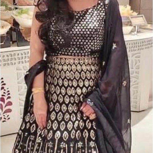 Lehenga Choli - Picture 2 of 7